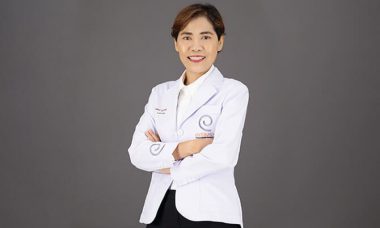 คุณดวงสมร ธรรมนุวัติ audiologist นักแก้ไขการได้ยิน ผู้เชี่ยวชาญ เครื่องช่วยฟัง การได้ยิน หูตึง หูหนวก