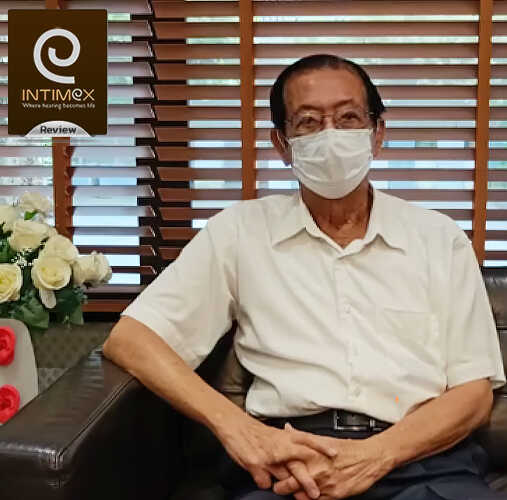 ผู้ใช้เครื่องช่วยฟัง นายแพทย์อนันต์ อริยะชัยพาณิชย์